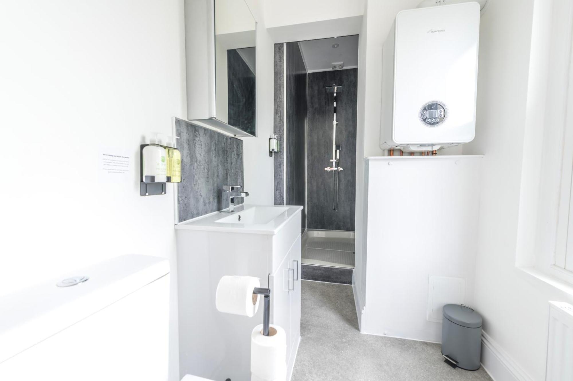 בריסטול Skyfall With Free Parking For Families & Business By Prescott Apartments מראה חיצוני תמונה